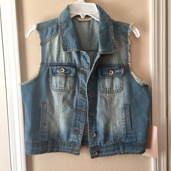 Denim vest with lace back detail - Picture 4 of 9